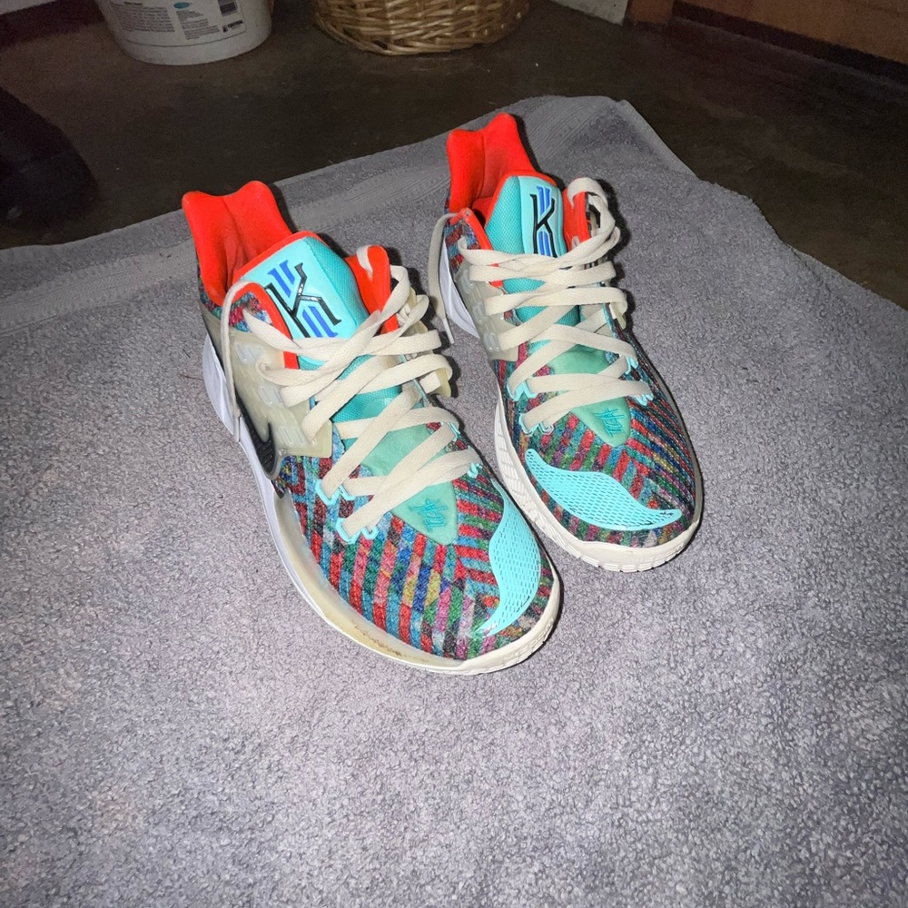 NIKE KYRIE LOW 2 ‘multi color’ size 9